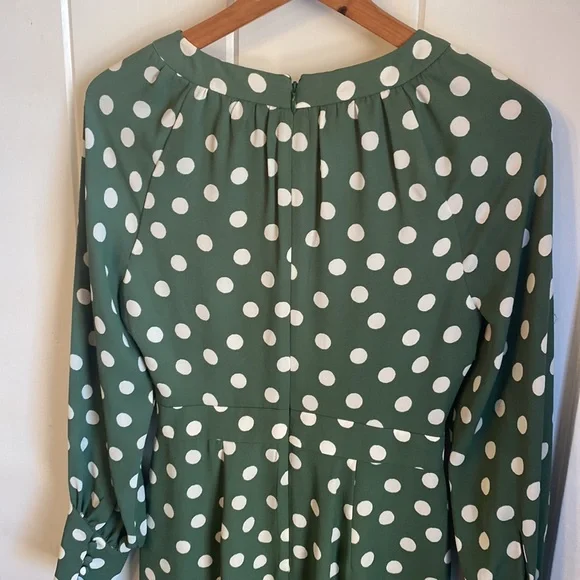 EUC. Boden Portia dress in green and white polka dot key hole slit. 4L - Picture 4 of 6